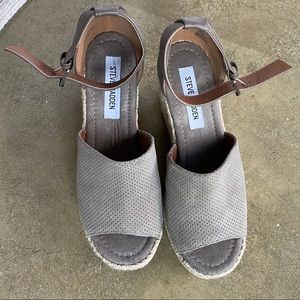 Steve Madden Wedge Sandal - sz 7.5